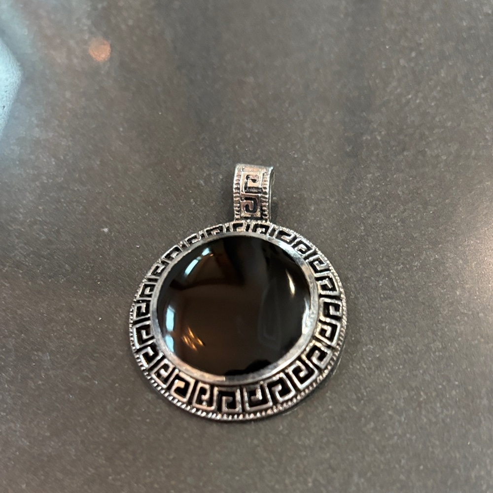 Vintage sterling silver Onyx pendant stamped on back